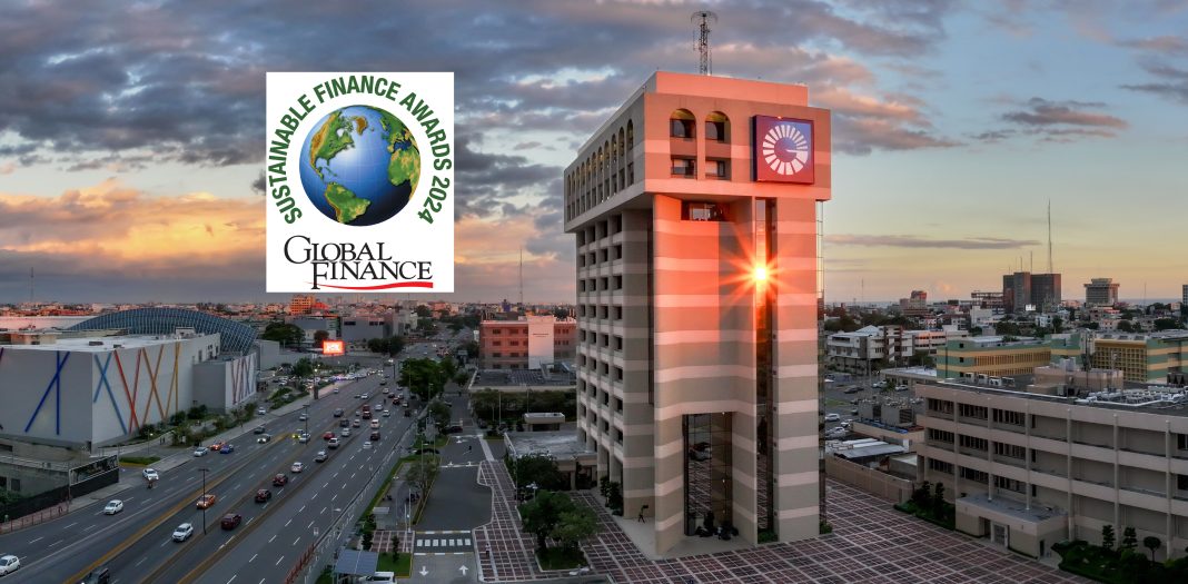 Fotomontaje Torre Popular y premio Global Finance