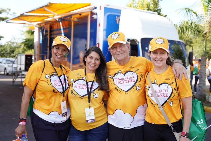 Heroes 3-Voluntarios Jesús con los Niños Santiago