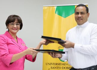 Forjando alianzas de excelencia Lady Reyes junto al Reverendo Padre Dr. José Luis de la Cruz, rector de la Universidad Católica Santo Domingo.
