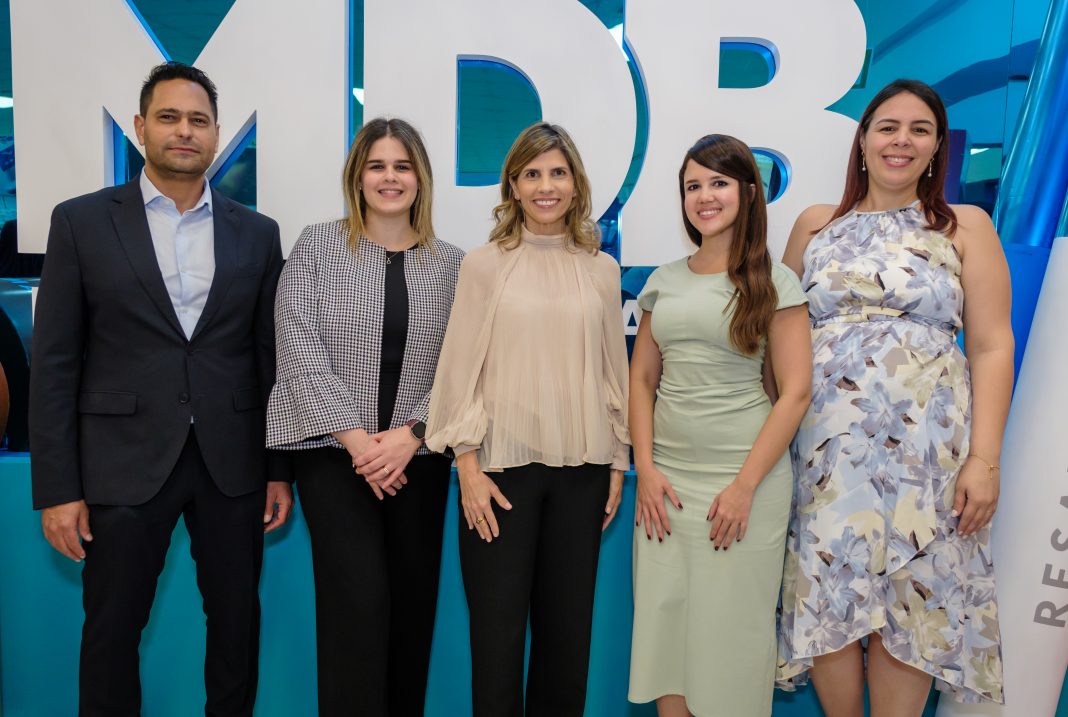 Juan Díaz, Pamela Zorrilla, Ana María Ramos, Jennifer Terrero y Marjorie Yermenos.