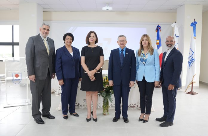 1. Carlos Ortega, Regla Brito, Yolanda Valdez, Miguel Puente, Lissette Goico y Carlos Abate