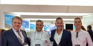 Al centro, el presidente de Grupo Paseo del Sendero, Alberto Vásquez, y Carlos Rentalo junto a otros participantes en SIMA 2024