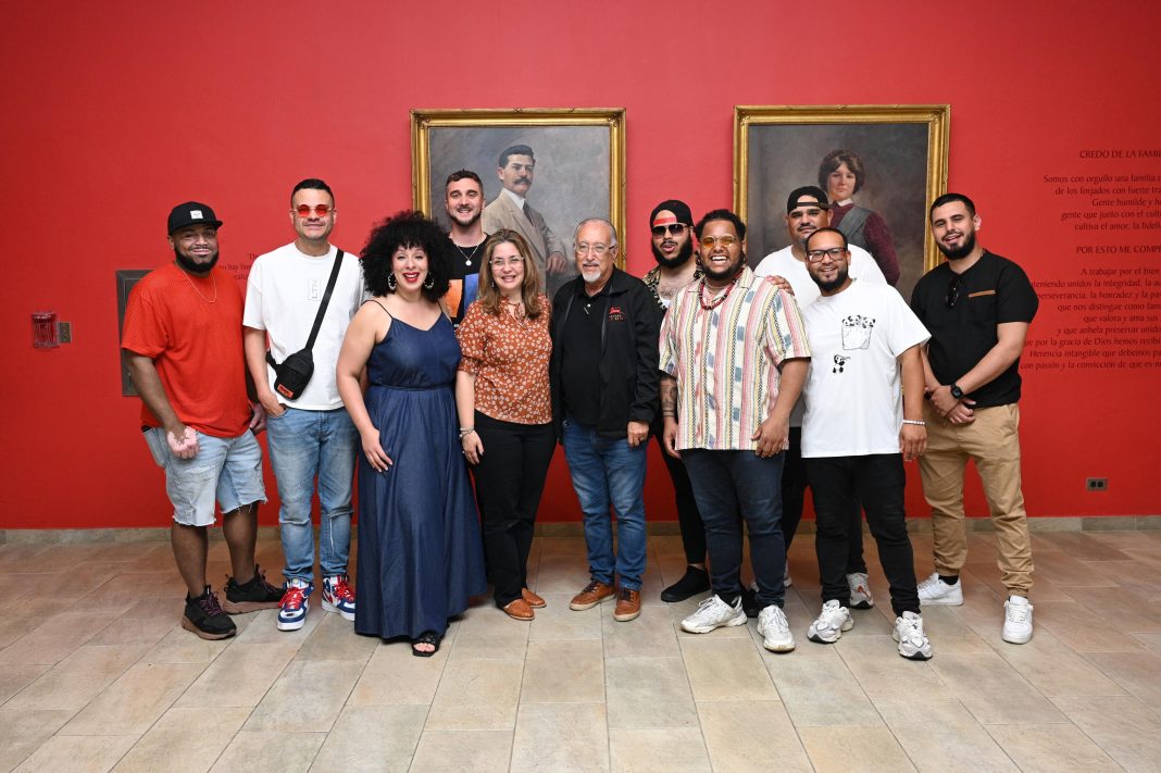 María Luisa Asilis y Luis Felipe Rodríguez, gerentes del Centro León junto a Afro Dominicano
