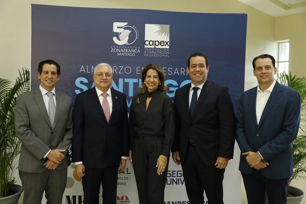 8834 Fernando Lama, Miguel Lama, Mercedes Carmen Capellán, Edwin Pereyra y Miguel André Lama Capellán (1)