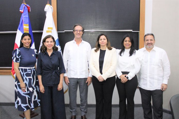 Michelle Rojas, Theresa Sullivan Paulo Alves, Ana Santelises, Alicia Abreu y Ángel Elmúdesi