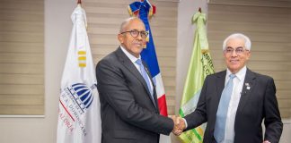 Ing. Martín Robles Morillo, administrador general ETED junto a Félix Santana, Contralor General