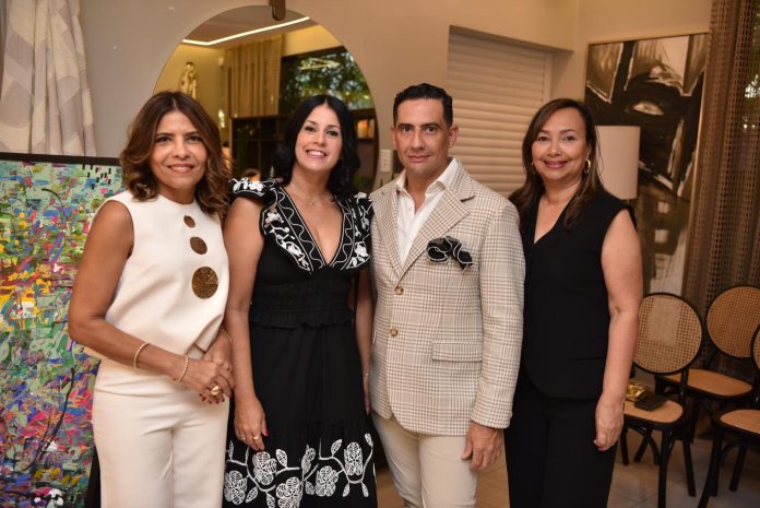 Bebsabet de Bermúdez, Dulce Cabrera, Francisco Guzmán y Andris Ulerio