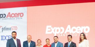 Autoridades y fundadores de Expo Acero en el corte de cinta que formaliza la apertura de la feria en el Centro de Convenciones Utesa.