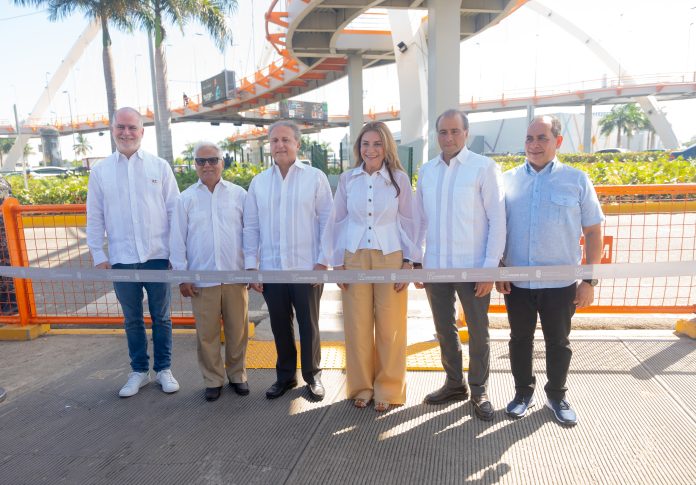 Alejandro Fernández, Luis López, Gustavo Ariza, Carolina Mejía, Lawrence Hazoury, Yiovany Moya