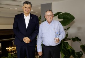 Diego Freire, gerente general de Planeta Azul y Edgar Castillo, vicepresidente de Labwa