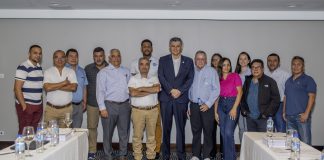 Diego Freire y Edgar Castllo junto a los participantes del Seminario LABWA, provenientes de diferentes países