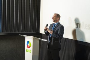 Diego R. Lipspchitz, director sénior de aliados financieros de Lifemile