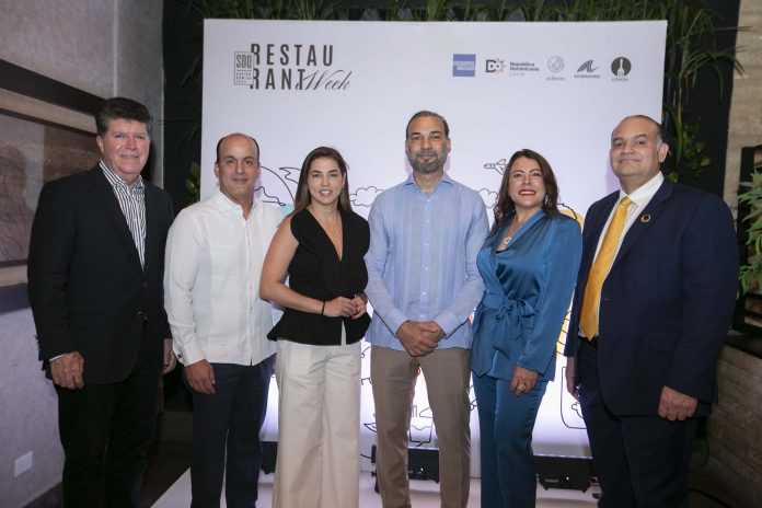 Luis Ros, Frank Rodríguez, Sarah Peña, Omar Cepeda, Lissette Olivares y Darío Núñez