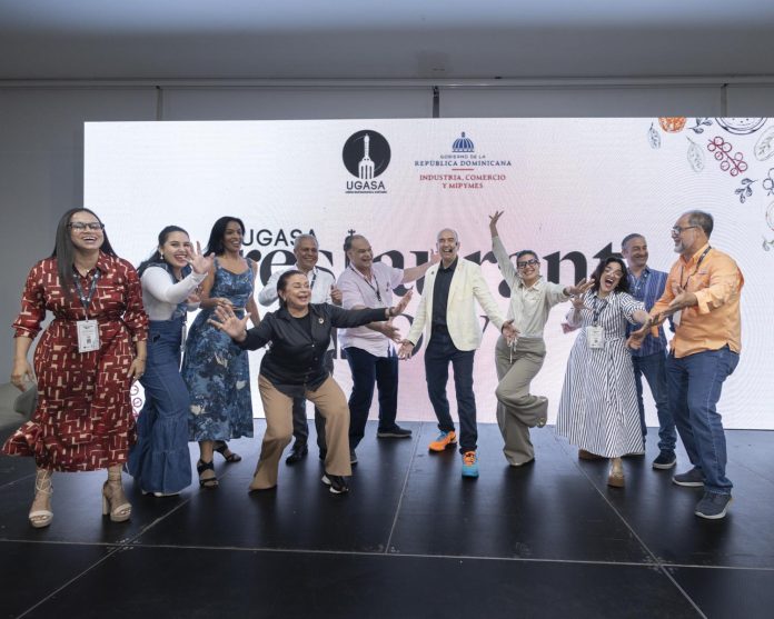 1304 Directiva de UGASA junto a expositor internacional