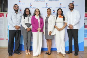 Carlos Reyes, Pamela Hilario, Yara Hernández, Belissa Best, Claribel López y Ariel Bisonó 