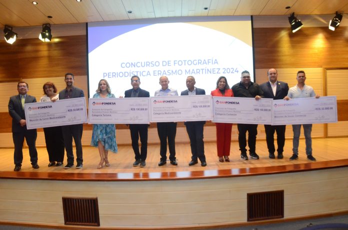 Los ganadores recibieron un total de RD$390,000 en premios, divididos de la siguiente manera el primer lugar de cada una de las 3 categorías RD$100,000_ y RD$30,000 para cada mención de honor.