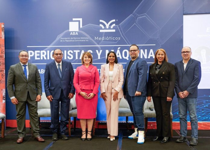 Víctor Bautista, Miguel Franjul, Rosanna Ruiz, Pamela Castillo, Alf Álvarez, Ana Bélgica Güichardo y Chris Corcin