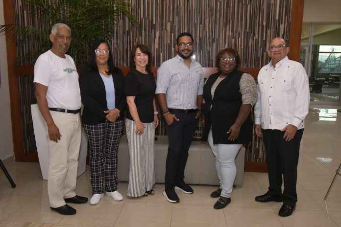 Alfredo Matías, Ana Vásquez, Mariana Moreno, Juanjo Marte, Rosa Silverio y Juan Castillo