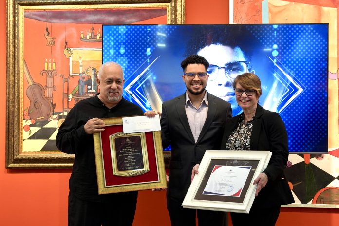 Entrega del Premio Anual de Música Clásica y Popular al destacado compositor e investigador Joel Díaz Suero