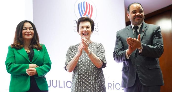 SONIA GUZMAN EN EVENTO DEL DEFENSOR DEL PUEBLO DOS