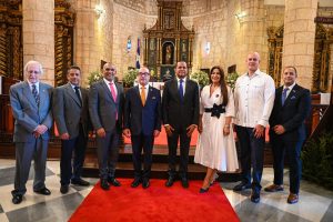 Superintendente de Seguros acompañado de directivos de Aseguradoras.