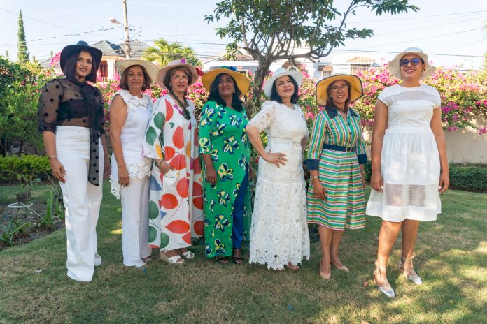 Yimena Díaz, Magaldys Brito, Irina Fernández, Altagracia Moronta, Edda García, Barbara Ortiz y Briggete Valdez.