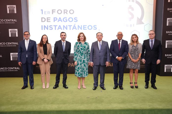 Ángel González, Maria Teresa Chimienti, Guillermo Rabadán, Clarissa de la Rocha, Héctor Valdez, Ervin Novas, Ana María Prieto y José Mattos.