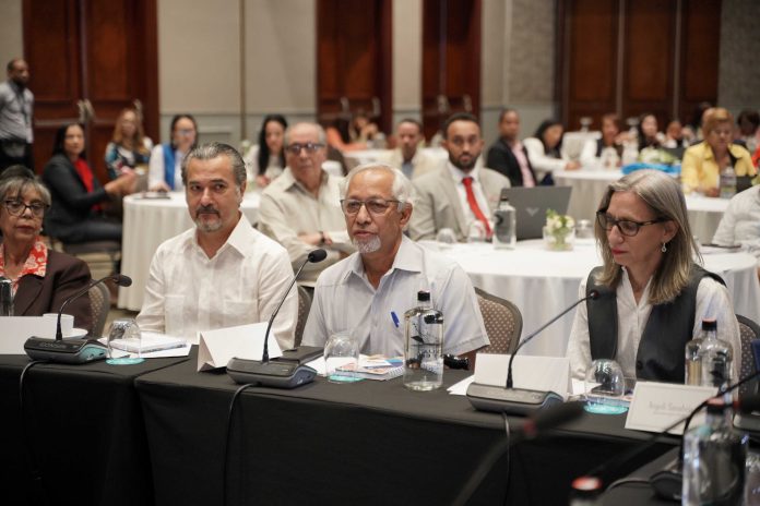 Carlos Carrera, Angel Hernández y Ancell Scheker.