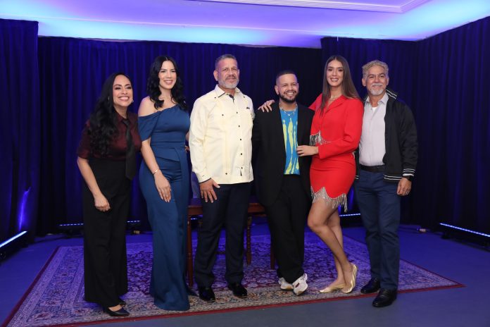 Ðiana Filpo, Yuberkis Peralta, Yovanny Medrano -Pastor Sanford-,  Irina Peguero, Ismael Almonte y Osvaldo Añez.