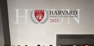Diferentes momentos de los estudiantes durante su participación en el Modelo de Naciones Unidas de Harvard 2025.