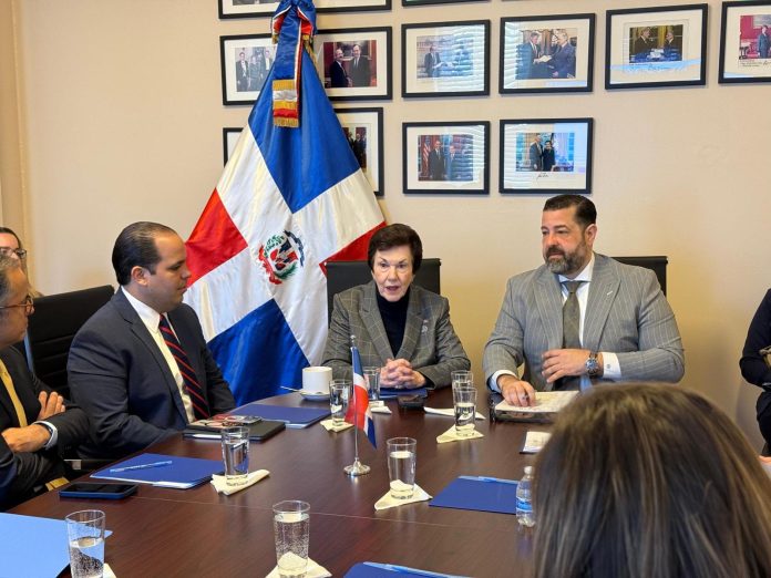 La embajadora dominicana en los Estados Unidos, Sonia Guzmán. durante las reuniones.