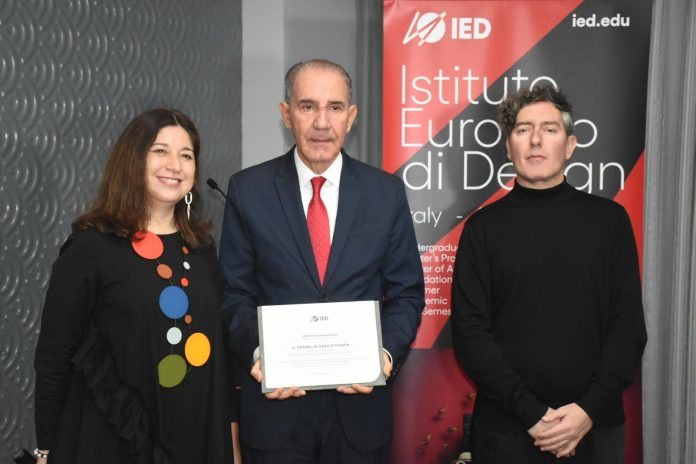 Franklin García Fermín recibe el reconocimiento