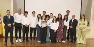 Grupo de estudiantes meritorios