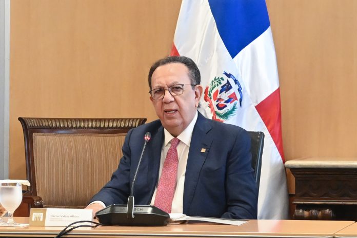 El gobernador del Banco Central de la República Dominicana (BCRD) y presidente de la Junta Monetaria, Héctor Valdez Albizu.