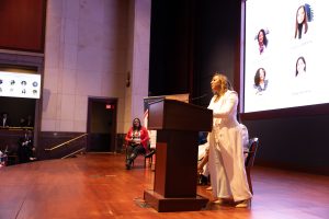 Irene Morillo disertando en el Congreso de los EEUU