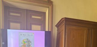 La autora dijo que aunque el libro fue escrito pensando en sus compatriotas, está dedicada también a todos los que por una u otra razón se ven obligados a emigrar.