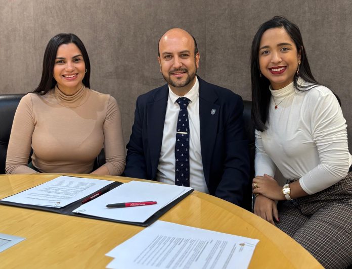 Maité De León, Julio Reza y Lorena Trinidad.