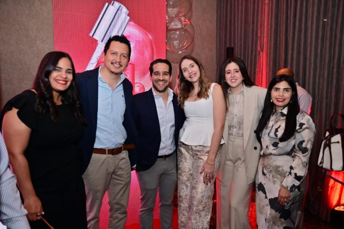 Mariel Lluberes, Richard Lescano, Daniel Pérez, Adriana Risso, Camila Latour y Nathalia Martínez.
