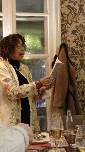 Mary Leisy Hernández presentó una vez más su libro en Europa.