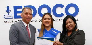Monchy Roquez y Claudia Agramonte entregan certificados