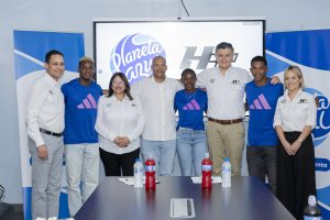 Planeta Azul beneficiará a decenas de atletas y equipo técnico de la Academia Félix Sánchez