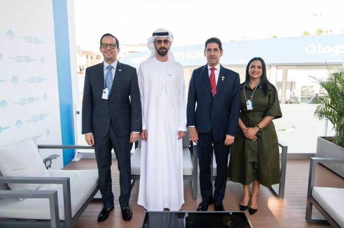 Sigmund Freund junto a su Excelencia Omar Sultan Al Olama, ministro de Estado de Inteligencia Artificial de EAU y vicepresidente de la Cumbre Sigmund Freund junto a su Excelencia Omar Sultan Al Olama, ministro de Estado de Inteligencia Artificial de EAU y vicepresidente de la Cumbre