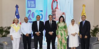 Xiomara Pimentel, Mons. Lorenzo Vargas, P. José Luis de la Cruz, Dr. Víctor Atallah, Dra. Ana Simó, Sor Trinidad Ayala, Dr. Luis Vergés. 4° Foro de Medicina y Salud en la UCSD