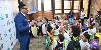 Este evento educativo busca concienciar a niños y jóvenes sobre la importancia de adquirir habilidades financieras que les ayuden a tomar decisiones responsables.