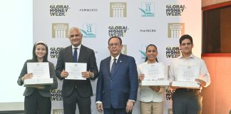 Los ganadores del primer lugar.