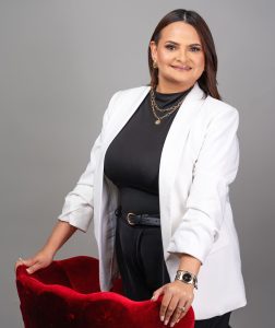 Para Karina, cada asesoría o capacitación es una oportunidad de conexión genuina con los profesionales que buscan mejorar sus habilidades en comunicación.