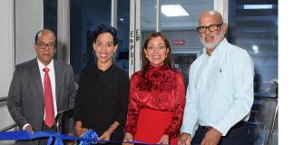 Corte de cinta. Elvin Cruz Lora, Marcia Castillo, Yomaly Almonte y Pedro Rojas.