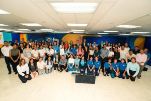 El programa cubre el 100% de los gastos educativos y ofrece herramientas de desarrollo a los jóvenes.