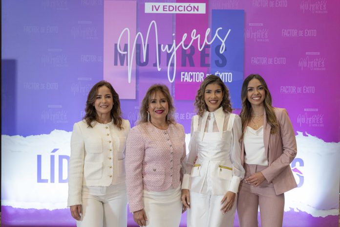 Isabel Cristina Rolo, Isabel Figueroa de Rolo, Rayvelis Roa y Arianna Rolo.