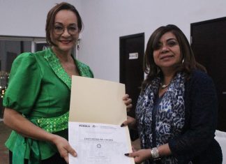 Lady Reyes junto a la directora general de Museos Puebla, Josefina Farfán Ortega.